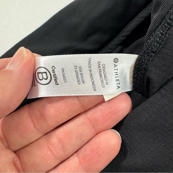 Athleta Trekkie 4 Inch Shorts Black Ripstop Size 8 - Picture 3 of 7